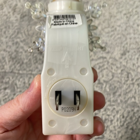 Snowflake Bath&BodyWorks Wall Plug In - Picture 3 of 3